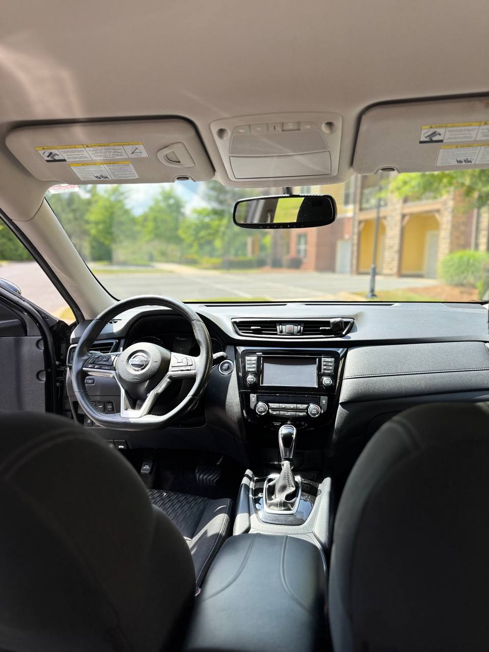 Nissan Rogue SV (2017) - Gasoline